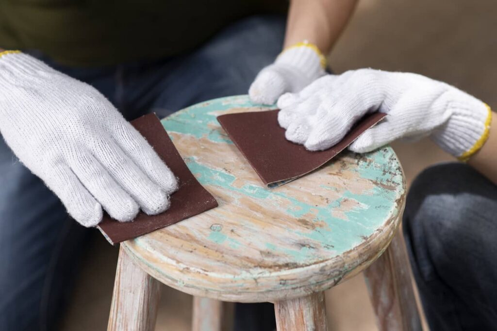 how to make wood look distressed with paint